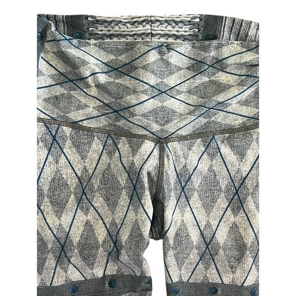 Niyama Sol capris dark blue and white patterned size medium - Picture 2 of 4